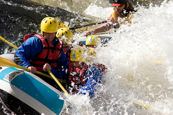 Adventure sports photography in Perthshire. Photos shows a raft going through the rapids at Grandtully, Perthshire, with Splash White Water Rafting.